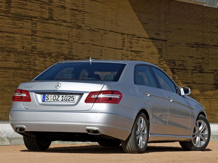  Mercedes-Benz E-Class Avantgarde 2009 года  (фото 10 из 20)
